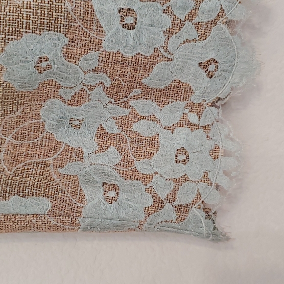 Tan and pale blue floral design back slit sz.4 - Picture 8 of 9